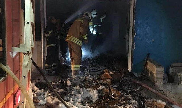 Gıda deposunda korkutan yangın