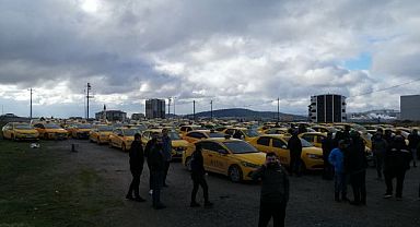 Gebze'de taksicilerden eylem: Taksimetre zammı derhal yapılsın, korsan yasaklansın!