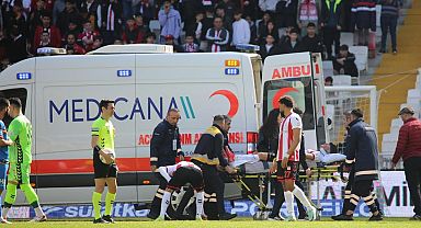 Önce Rey Manaj sonra Simic! Sivasspor'un 2 futbolcusu da hastaneye kaldırıldı... - Futbol Haberleri
