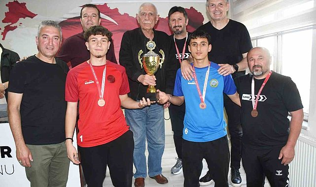 Kayseri Süper U-18 Ligi şampiyonları kupalarını aldı