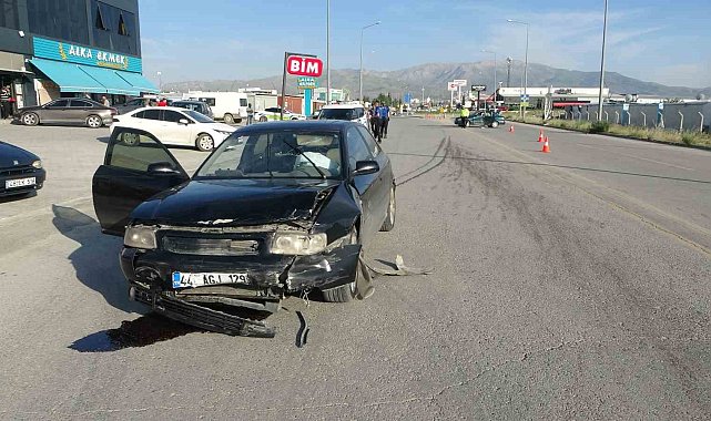 Kazaya karıştı, aracını bırakıp kaçtı