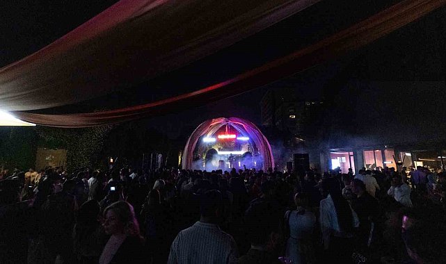 Glass Beams Espressolab Roastery'de sahne aldı