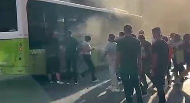 Adana Büyükşehir Belediyesi otobüsünde yangın paniği