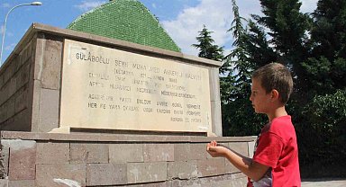 Afyonkarahisar'da Muhammed Askeri'nin türbesi 63 yılı aşkındır yol ortasında duruyor