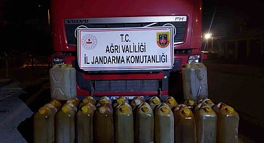 Ağrı'da yol kontrolünde kaçak akaryakıt ve sigara ele geçirildi