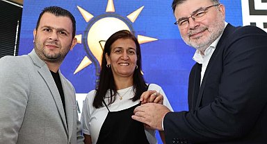 AK Partili Saygılı, Kemalpaşa'da yeni üyelere rozet taktı; CHP'den de katılım var