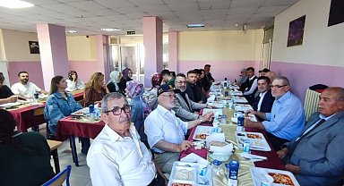 Altıntaş'ta öğretmen ve öğrenciler gazilerle bir araya geldi