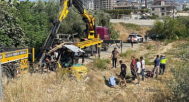 Antalya'da devrilen forkliftin altında kalan sürücü hayatını kaybetti