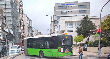 Arıza yapan halk otobüsü yolu kapattı