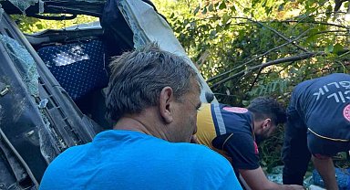 Artvin'de beton mikseri uçuruma yuvarlandı: 1 yaralı