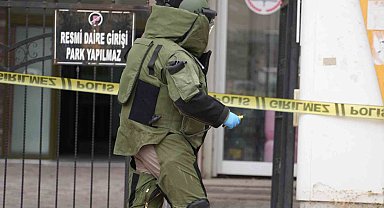 ATM önünde unutulan şüpheli çanta polisi alarma geçirdi