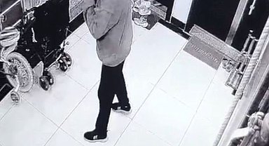 Ayakkabı hırsızlığı güvenlik kamerasında