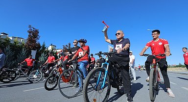 Başkan Büyükkılıç, 3'üncü Doktorlar Bisiklet Turu'nda pedal çevirdi