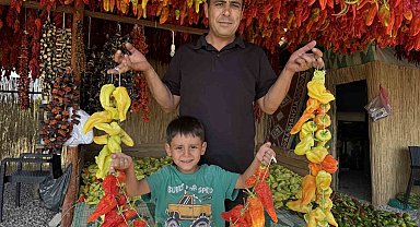 Başkan Sağınç tescilli Kale Biberini tanıtmak için ailesiyle birlikte kolları sıvadı