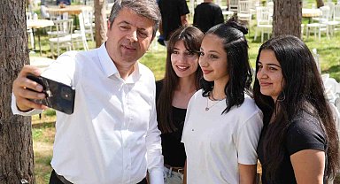 Belediyeden üniversiteyi kazanan öğrencilere eğitim desteği