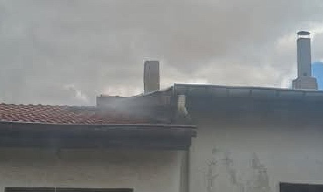 Beypazarı'nda dükkan çatısında çıkan yangın söndürüldü