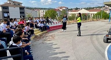 Bilecik'te miniklere trafikte bilinç eğitimi