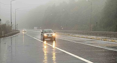 Bolu Dağı'nda sis ve sağanak görüş mesafesini düşürdü
