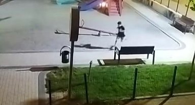 Bursa'da çocuklar oyun parkını ateşe verdi