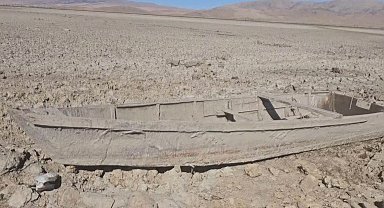 Çavuşçu Gölü kurudu, çatlamış toprağa dönüştü