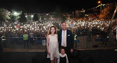 Çivril Elma Festivalinde Cem Adrian unutulmaz gece yaşattı