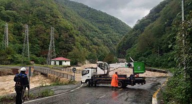 Çoruh EDAŞ, sel felaketinin ardından onarım için sahada