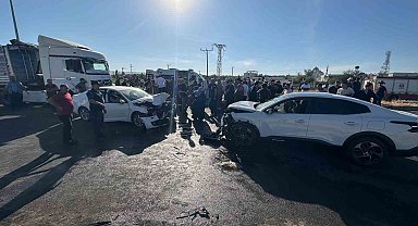Diyarbakır'da otomobiller çarpıştı: 8 yaralı