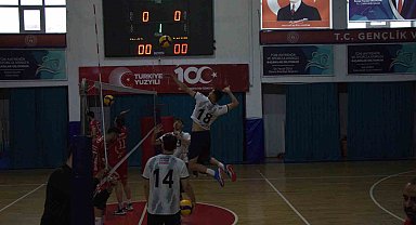 Düzce Belediyesi Spor Akademisi Voleybol Takımı ilk maçında galip