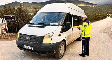 Eğirdir'de kurallara uymayan 2 işçi servisine cezai işlem uygulandı