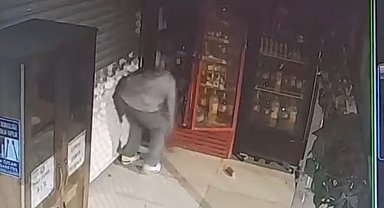 Elazığ'da büfeden hırsızlık kamerada