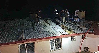 Elazığ'da ev yangını: 3 kişi dumandan etkilendi