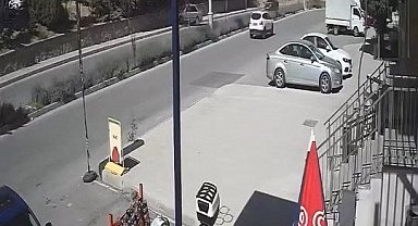 Elazığ'da otomobil istinat duvarına çarptı: 2 yaralı