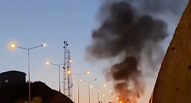 Elazığ'da seyir halindeki otomobil yandı