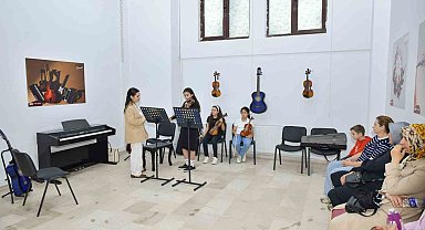 Esenyurt Belediyesi Kadın Sanat Merkezi'nde dersler başladı