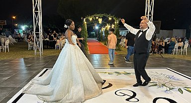 Hatay'ın Ganalı gelini Gifty, davul zurna eşliğinde gerçekleşen düğününün tadını çıkarttı