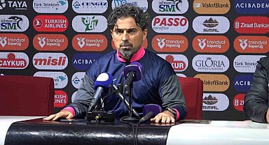 İlhan Palut: "Yine kötü bir golle maçı kaybettik"