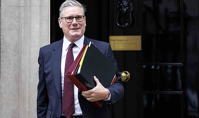 İngiltere'de Başbakan Yardımcısı'nın istifası sonrası kabine değişikliğine gidildi