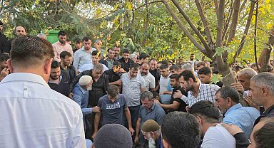 İskenderun'daki feci kazada ölen 3 arkadaş memleketlerinde toprağa verildi