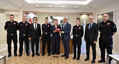 İtfaiye Haftası'nda 'Pelerinsiz Kahramanlar'a teşekkür