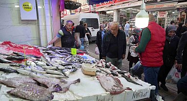 Karadeniz'deki olumsuz hava balık tezgahlarını etkiledi