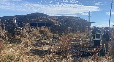 Kars'ta metruk binada yangın çıktı