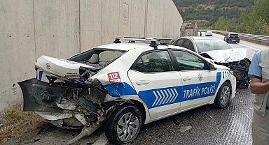 Kazaya müdahale eden polis aracına otomobil çarptı: 2'si polis 8 yaralı