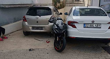 Keşan'da 4 otomobile çarpan motosiklet sürücüsü yaralandı