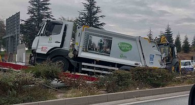 Kontrolden çıkan çöp kamyonu ağaçları yatırarak refüje çıktı