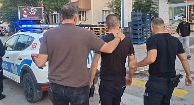 Köpeği çalmak isteyen şüpheli ile polis kovalamacası kamerada