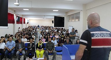 Kütahya'da jandarmadan öğrencilere siber güvenlik eğitimi