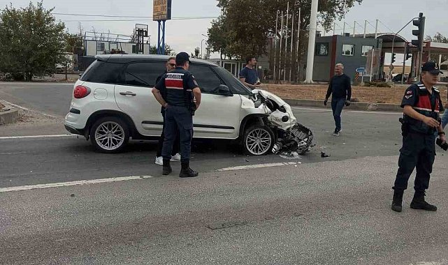 Lüleburgaz'da zincirleme kaza: 3 otomobil çarpıştı