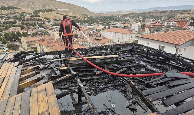 Malatya'da korkutan çatı yangını