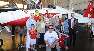 Manisalı şehit aileleri ve gazilerden Çiğli 2. Hava Üssü'ne anlamlı ziyaret