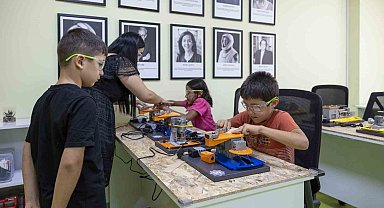 Mersin'de çocuklar, tasarım atölyesinde üretmeyi öğreniyor
